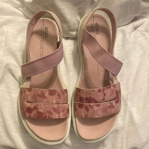 Ecco size 7-7.5 pink sandals